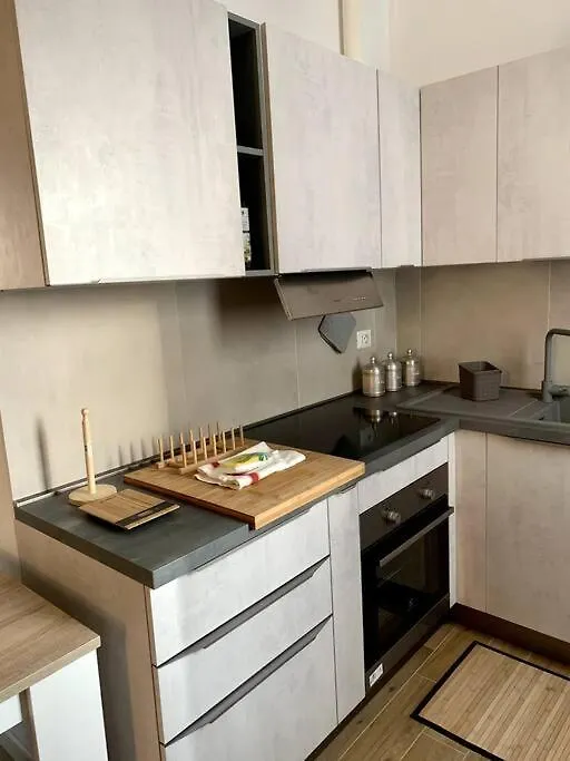 Appartamento Con Terrazzo Sui Tetti Milanesi شقة
