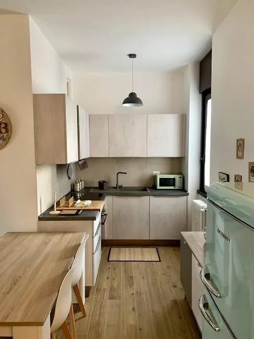 Appartamento Con Terrazzo Sui Tetti Milanesi Milano