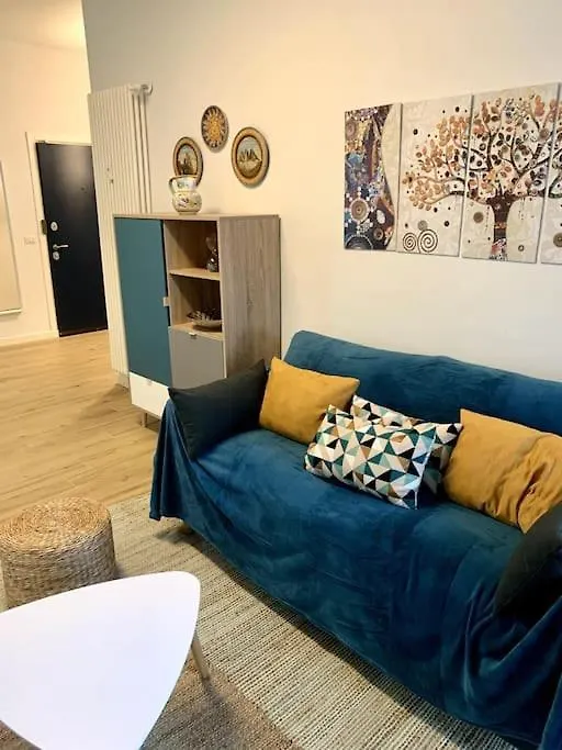 Appartamento Con Terrazzo Sui Tetti Milanesi 0*, ميلان