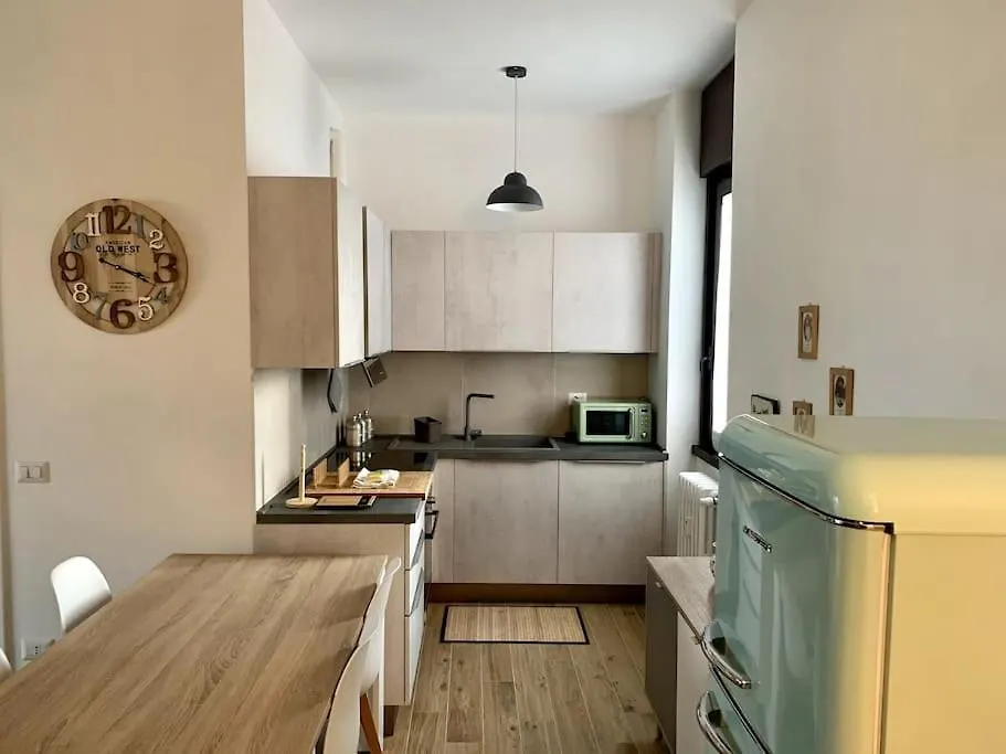 Appartamento Con Terrazzo Sui Tetti Milanesi إيطاليا