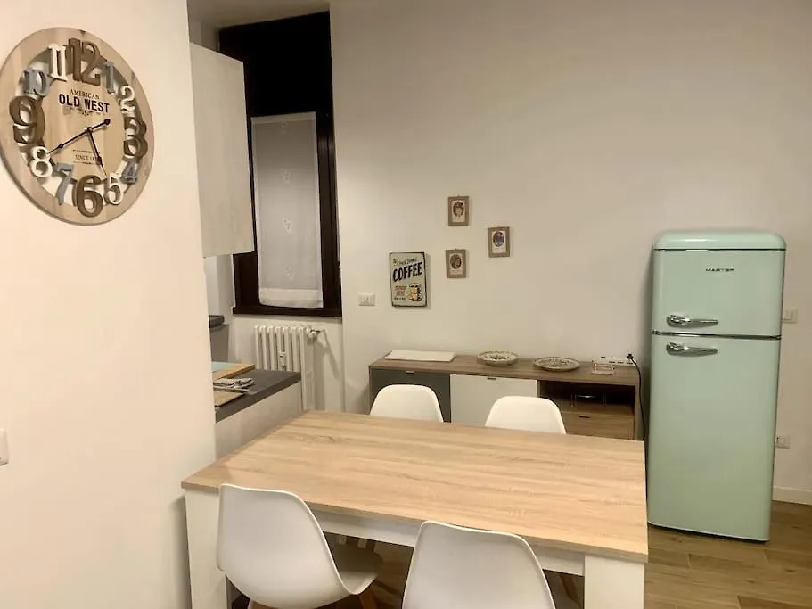 Appartamento Con Terrazzo Sui Tetti Milanesi ميلان