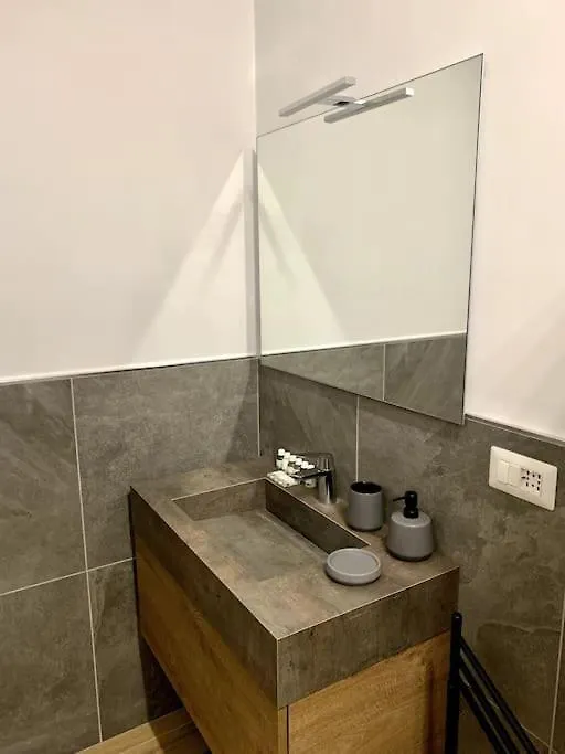 Appartamento Con Terrazzo Sui Tetti Milanesi شقة